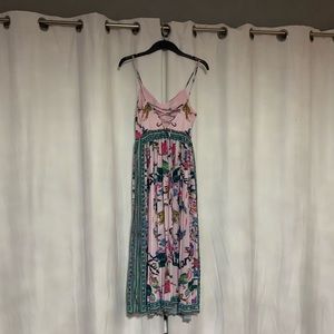 Dress with a beautiful print. Size 2